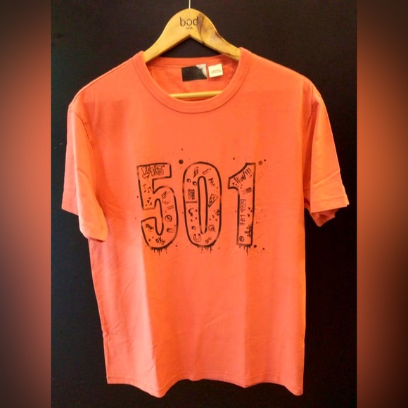 Levis Tshirt-New✨ - Picture 5 of 6